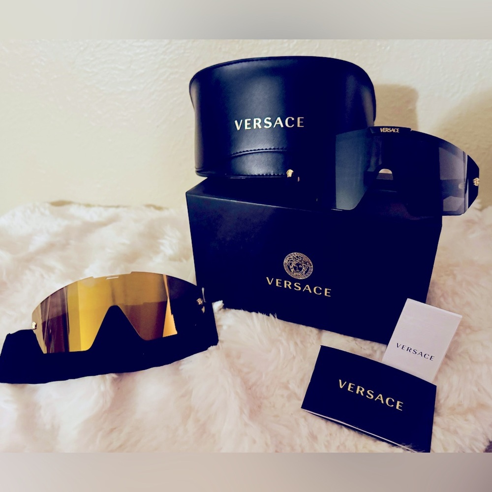 Unisex Versace Sunglasses Adjustable black and gold Lens’s